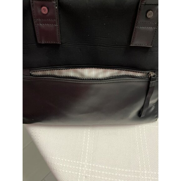 LULULEMON Vinyasa To Vino Black Leather Ex Large Gym Shoulder Bag - Picture 9 of 12